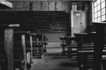 62 வயது நபரை கல்லாலடித்து பல்லை உடைத்த முதியவர்கள்: வேடிக்கை பின்னணி