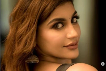 நீ பிறந்த வீடியோவை அனுப்பு! நடிகை யாஷிகா கொடுத்த பதிலடி..