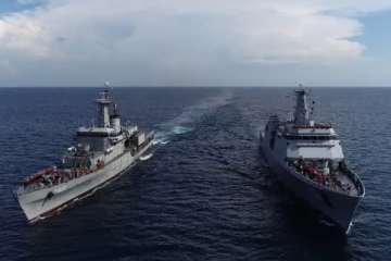 காத்திருக்கும் இலங்கை கடற்படை!!