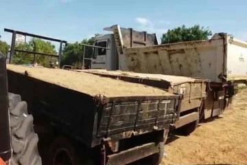 கிண்ணியா பொலிஸ் பிரிவின் இருவேறு பகுதிகளில் சட்டவிரோதமாக மணல் அகழ்வில் ஈடுபட்ட ஐவர் கைது