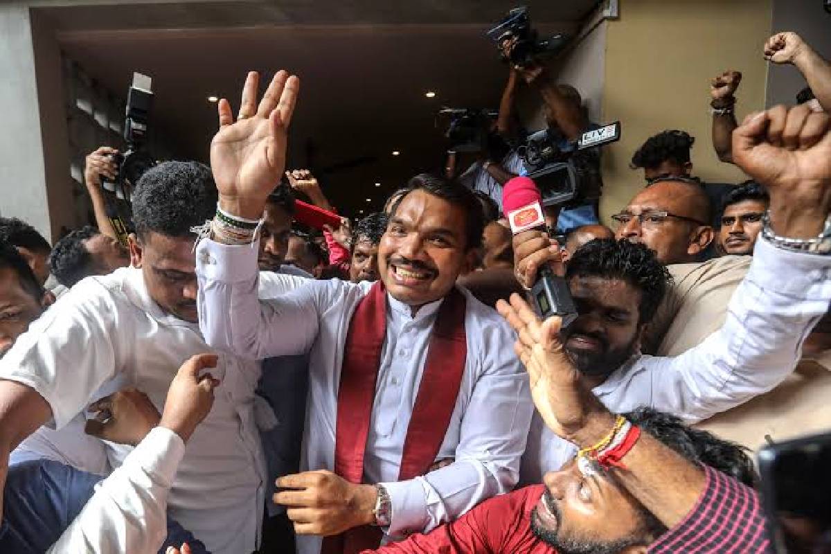 நாமலை சிறையில் அடைத்தாலும் அங்கிருந்து அவரை ஜனாதிபதியாக்குவோம் : முன்னாள் அமைச்சர் சூளுரை | Namal President Even If He Is Imprisoned