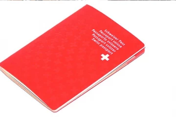 மீண்டும் நாடாளுமன்ற முடிவை மீறி வெளிநாட்டவர் ஒருவருக்கு குடியுரிமை வழங்க உத்தரவிட்டுள்ள சுவிஸ் நீதிமன்றம்...