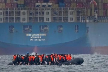 பிரித்தானியாவுக்குள் நுழைய முயற்சி: இன்று காலையில் 84 புலம்பெயர்ந்தோருடன் கவிழ்ந்த படகு