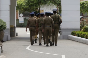 மட்டக்களப்பில் இரு பொலிஸார் மோதல்; ஒருவர் மருத்துவமனையில் மற்றவர் பதவி பறிபோகும் நிலை!