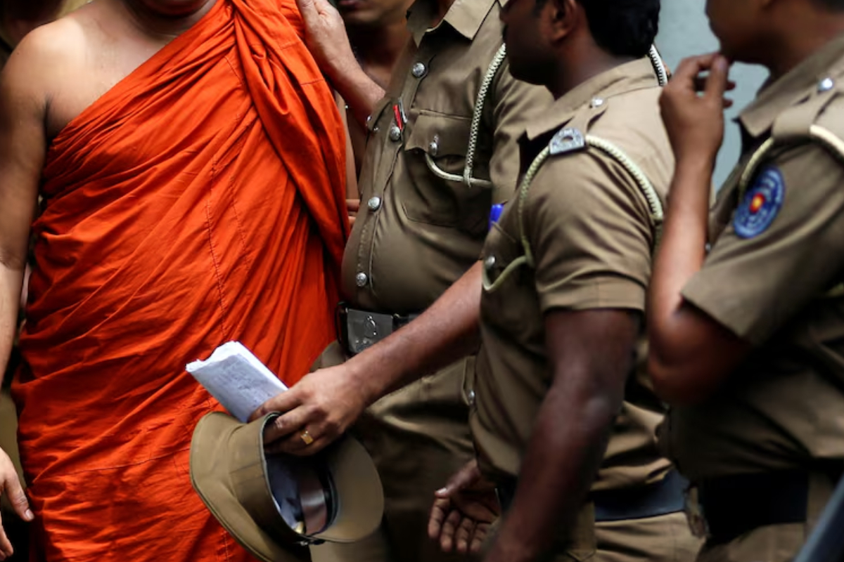 ஞானசார தேரரை விடுதலை செய்யக்கோரும் ஒன்லைன் கையெழுத்து வேட்டையில் சிக்கிய போலி தரவுகள்... | Reg Strate En L Nea Para Liberar A Gnanasara