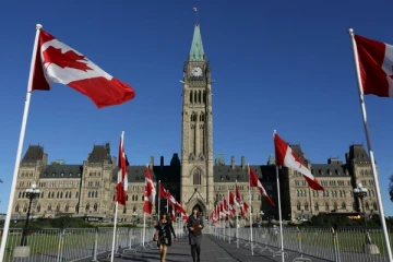 கனடா நாட்டின் வழியாக ரஷ்யா நாட்டு விமானங்கள் பறக்க தடை