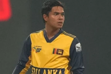 தந்தை மரணம் ; நாடு திரும்ம்பினார் இலங்கை கிரிக்கெட் வீரர் துனித் வெல்லலகே