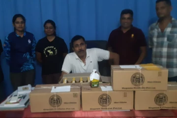 சட்டவிரோத மதுபான விற்பனை நிலையம் பொலிஸாரால் முற்றுகை(Photos)