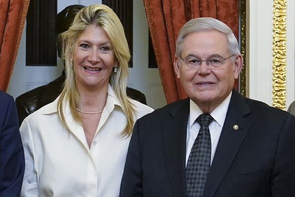 அமெரிக்க செனட் சபை உறுப்பினர் மீது ஊழல் குற்றச்சாட்டு | Us Senator Bob Menendez Bribery Inquiry