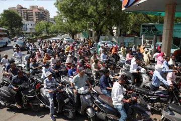 ඉරාන යුද්ධයේ බලපෑමෙන් ඉන්දියාවේ පෙට්‍රල් ඩීසල් බදු විශාල ලෙස අඩු වෙයි