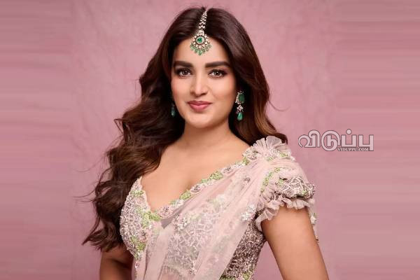 இந்த புகைப்படத்தில் இருக்கும் குழந்தை யார் தெரியுமா.. இந்த நடிகையா? | Childhood Photos Of Actress Nidhhi