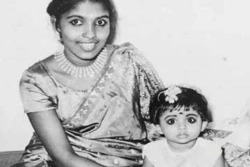 சிறுவயதில் முட்ட முட்ட கண்களோடு கியூட்டாக இருக்கும் இந்த நடிகை யார் தெரியுமா?