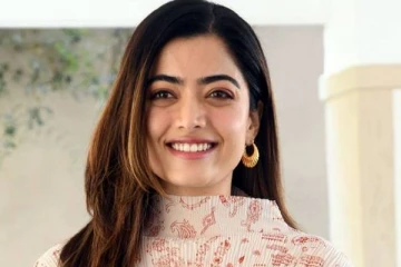 மொத்த கிளாமரையும், மாலத்தீவில் தாராளம் காட்டிய நடிகை ராஷ்மிகா வெளியிட்ட போட்டோ