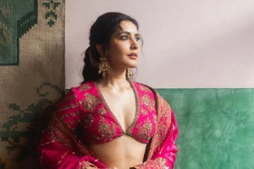 நடிகை ராசி கண்ணா வேற லெவல் கவர்ச்சி போட்டோஷூட்