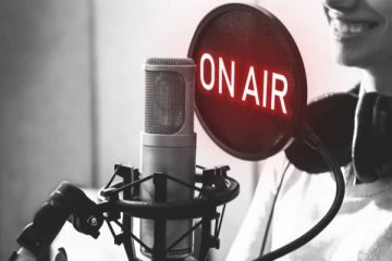 பிரபல வானொலி அறிவிப்பாளர் கைது