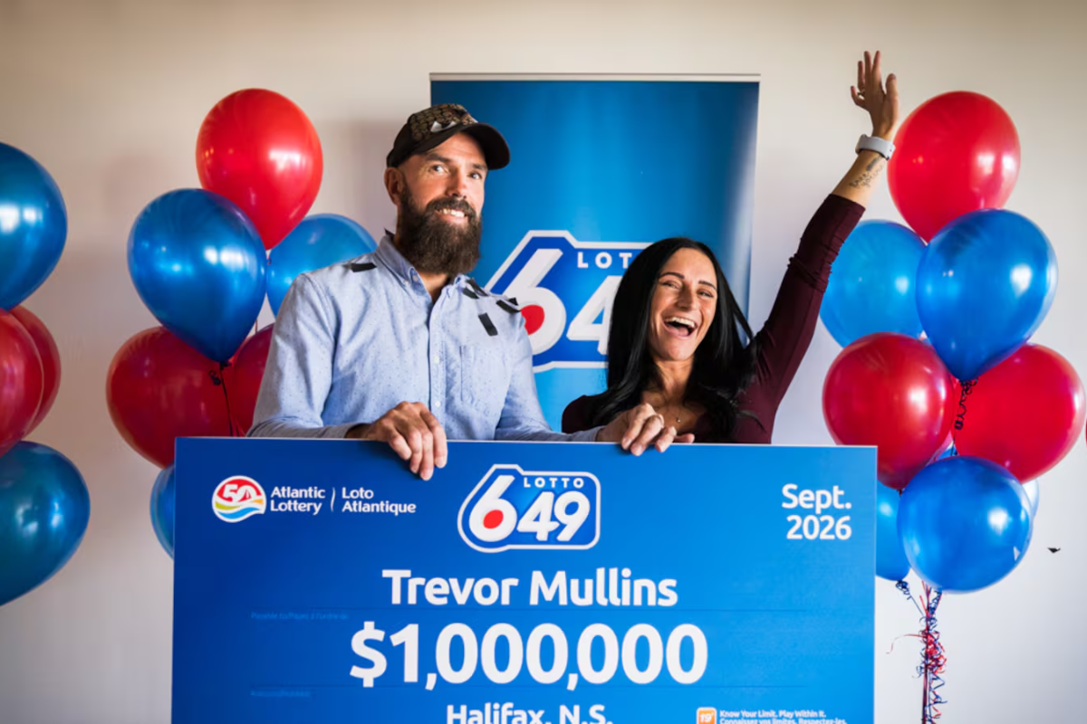 லொத்தர் சீட்டிலுப்பில் 1 மில்லியன் டொலர் பரிசு! | Newlywed Ns Couple Wins 1M Lotto 649 Prize