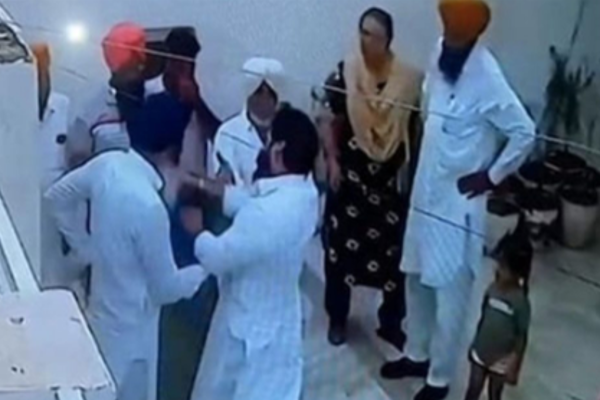 பொதுவெளியில் எம்எல்ஏவை கன்னத்தில் அறைந்த கணவர் - வைரலாகும் பகீர் வீடியோ! | Punjab Aap Mla Slapped By Husband Viral Video