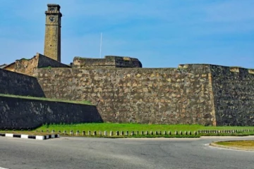 காலி கோட்டை வீதி தாழிறங்கியது