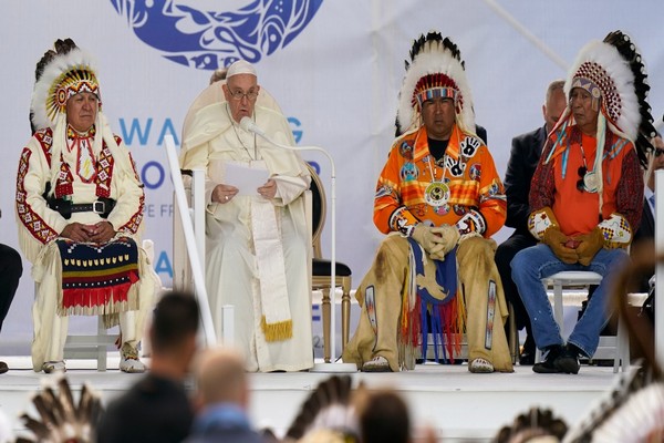 பாப்பாண்டவரின் விஜயத்தில் ஏற்பட்ட குழப்பம்! | Translation Error Pope S Call For Investigation