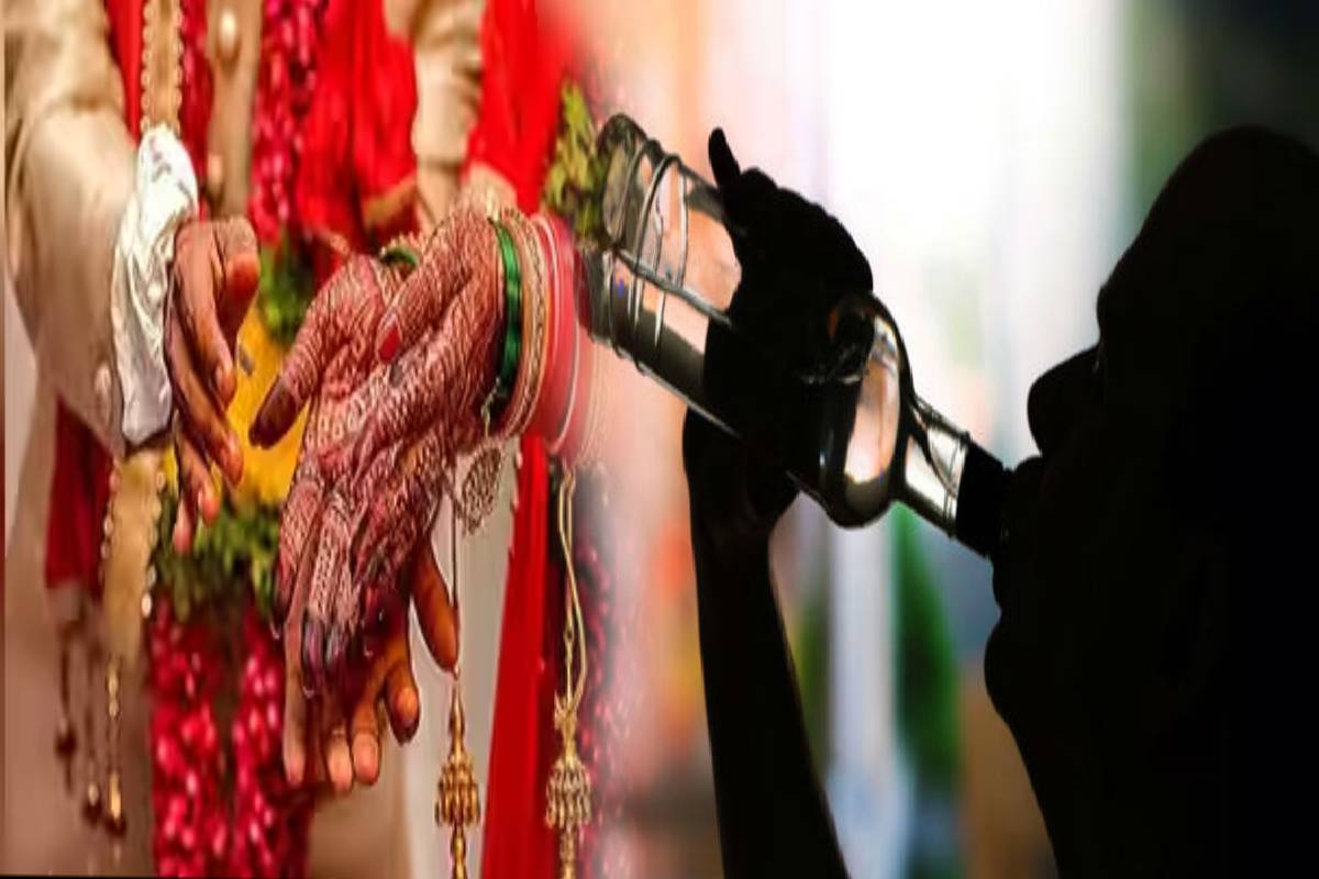 திருமண வீட்டில் மது போதை ; கள்ளக் காதலியின் வீட்டில் சிக்கிய கணவர் | Husband Caught At His Illicit Lover S House திருமண வீட்டில் மது போதை ; கள்ளக் காதலியின் வீட்டில் சிக்கிய கணவர் | Husband Caught At His Illicit Lover S House