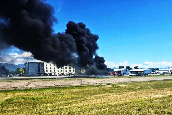 அமெரிக்காவில் தரையிறங்கும் போது விபத்தில் சிக்கிய விமானம் | Small Plane Crashes While Landing In Montana