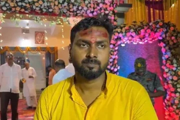 போர்க்கால ஒத்திகையில் பங்கேற்க மணப்பெண்ணை 2 மணி நேரம் காத்திருக்க வைத்த மணமகன்