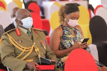 திடீரென உடம்பை துளைத்த குண்டுகள்; தந்தைக்கு  வைத்த குறியில் பரிதாபமாக பலியான மகள்