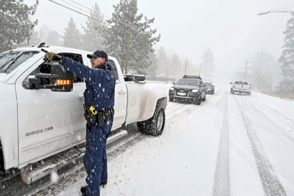கடும் பனிப்புயலால் திண்டாடும் அமெரிக்கா! 30 பேர் பலி | America Will Be Hit By A Heavy Snow Storm