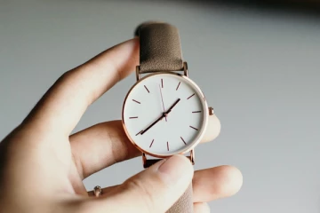 ரஷ்யாவுடனான பிரச்சினையால் சுவிஸ் கைக்கடிகார உற்பத்தியில் ஏற்பட்டுள்ள எதிர்பாராத பாதிப்பு