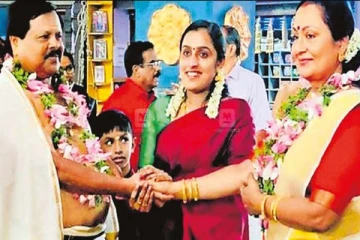 59 வயது தாய்க்கு மகள் செய்து வைத்த திருமணம்! கேரளாவில் நெகிழ்ச்சி சம்பவம்