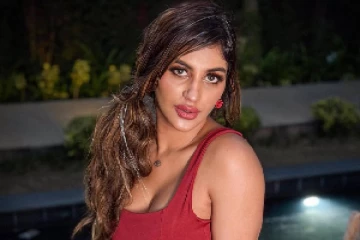 டிசர்ட் ஷார்ட் ஆடையணிந்து நடிகை யாஷிகா ஆனந்த் வெளியிட்ட புகைப்படங்கள்..