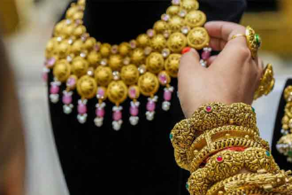 நாளுக்கு நாள் படிப்படியாக குறைவடையும் தங்க விலை | Gold Price Reduce Day By Day In Srilanka And World