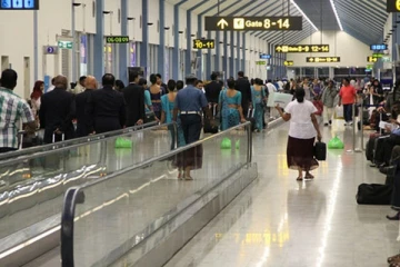 சொத்துக்களை விற்றுவிட்டு வெளிநாடுகளுக்கு செல்லும் இலங்கையர்கள்! சடுதியாக அதிகரித்த எண்ணிக்கை