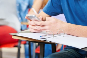 கையடக்க தொலைபேசிக்காக தற்கொலை செய்த பாடசாலை மாணவன்