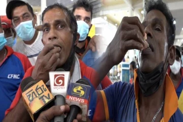 இலங்கையில் அச்சத்தை போக்க மீனை பச்சையாக உண்ட நபர்