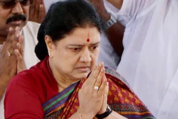 திருந்த ஒரு வாய்ப்பு; தப்பு கணக்கு அப்போ புரியும் - சைலண்டா காய் நகர்த்தும் சசிகலா!