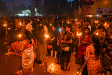 தியாக தீபம் திலீபனின் நினைவிடத்திற்கு முன் இடம்பெற்ற மாவீரர் நாள் அஞ்சலி(படங்கள்)