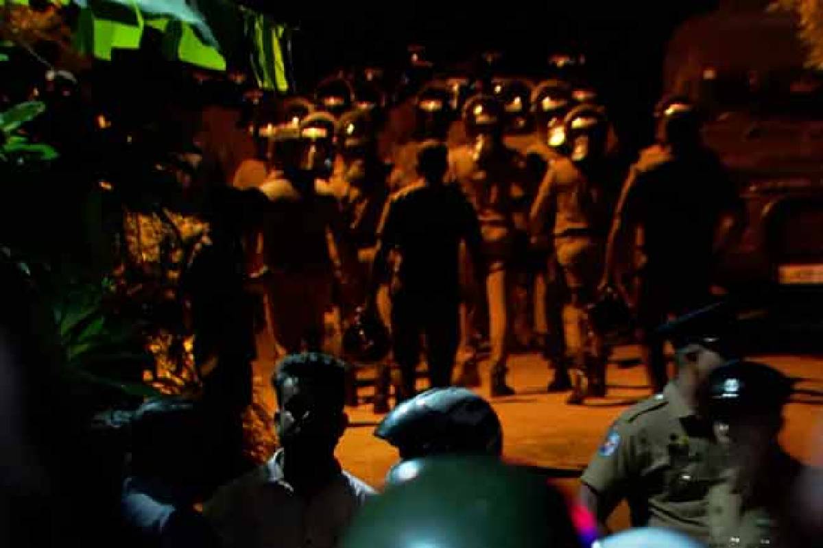 மஹர சிறைச்சாலையில் மீண்டும் பதற்றம் : படையினர் மீது கற்களால் தாக்குதல் | Unrest Reported At Mahara Prison மஹர சிறைச்சாலையில் மீண்டும் பதற்றம் : படையினர் மீது கற்களால் தாக்குதல் | Unrest Reported At Mahara Prison