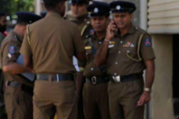 மாணவி வன்புணர்வு : பாடசாலை வான் சாரதி தலைமறைவு | Rape Of A Student College Van Driver Absconded