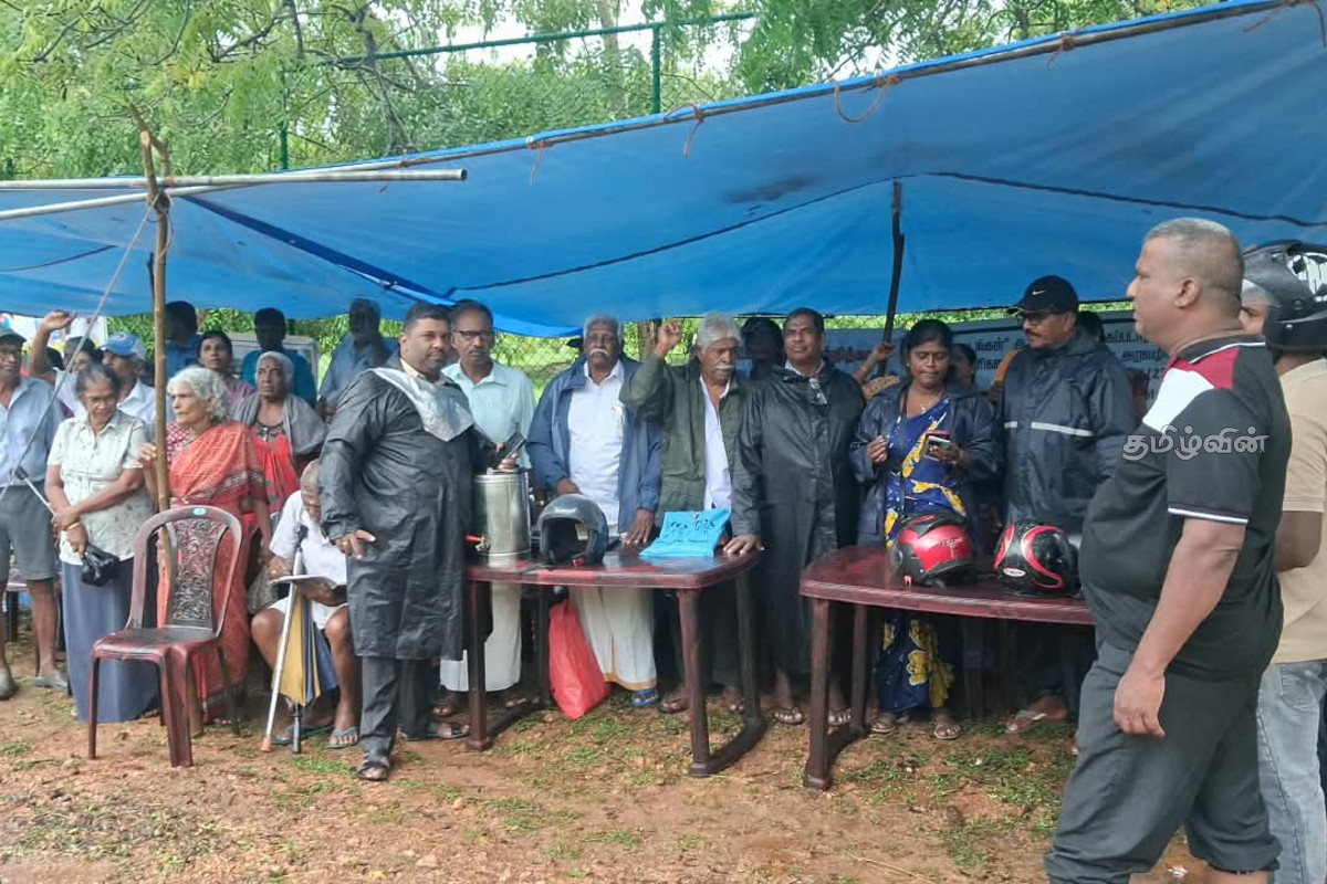 வாக்குறுதிகள் வேண்டாம்; காணிகளை உடனே விடுவி! கொட்டும் மழையிலும் மயிலிட்டி மக்கள் போராட்டம் | Mayiliddy Residents Protest Enters 27Th Week வாக்குறுதிகள் வேண்டாம்; காணிகளை உடனே விடுவி! கொட்டும் மழையிலும் மயிலிட்டி மக்கள் போராட்டம் | Mayiliddy Residents Protest Enters 27Th Week