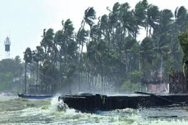இலங்கையை விட்டு நகர்ந்து தமிழகத்தை தாக்கும் டித்வா புயல் | Cyclone Ditwah Heavy Rainfall Batters Tamil Nadu இலங்கையை விட்டு நகர்ந்து தமிழகத்தை தாக்கும் டித்வா புயல் | Cyclone Ditwah Heavy Rainfall Batters Tamil Nadu