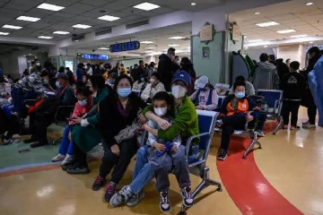 சீனாவை மொத்தமாக உலுக்கும் புதிய அச்சுறுத்தல்: திணறும் மருத்துவமனைகள்