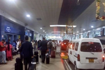 கட்டுநாயக்க விமான நிலையத்தில் இரு வெளிநாட்டவர்கள் நாடு கடத்தல்