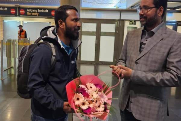 வாடிவாசல் படத்திற்காக லண்டன் சென்ற வெற்றிமாறன்.. எதற்காக தெரியுமா? | Vetrimaaran Went London To Meet Vfx Team