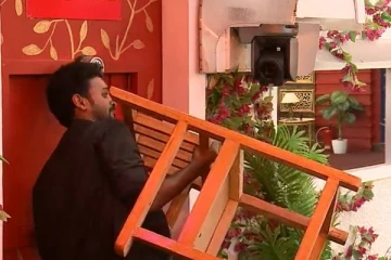 கதறிய வனிதா....அடித்து நொருக்கப்பட்ட பிக் பாஸ் வீட்டின் பொருட்கள்! எச்சரித்த பிக்பாஸ்