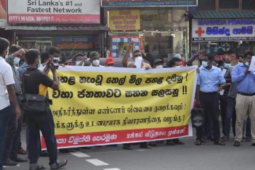 எரிபொருள் விலை அதிகரிப்பை எதிர்த்து இரத்தினபுரியில் போராட்டம் (Photos)
