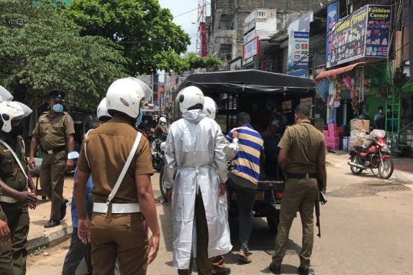 வீடு புகுந்து 5 இலட்சம் ரூபாய் பெறுமதியான நகைகள் திருட்டு! | Jewelery Stolen Break Into The House Mullaitivu