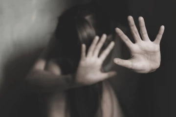 கொடூரம்; 15வயது சிறுமியை கத்திமுனையில் கூட்டு பாலியல் வன்கொடுமை செய்த 8 பேர்!