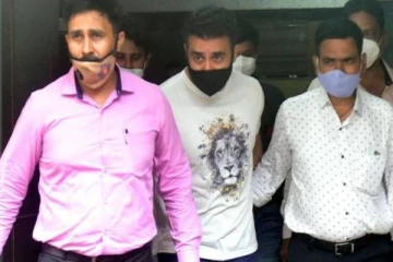 நடிகை ஷில்பா ஷெட்டி கணவர் ஆபாச வழக்கு... 51 ஆபாச படங்கள் சிக்கியது! பரபரப்பு தகவல்