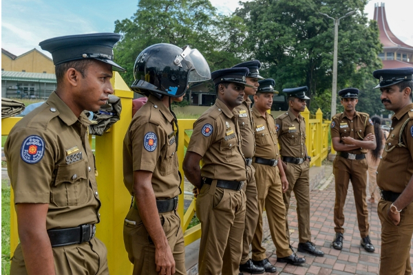 தென்னிலங்கையில்  தேனீர் அருந்த சென்றவருக்கு ஏற்பட்ட பயங்கரம்! | Terror That Befell The One Who Went To Drink Tea